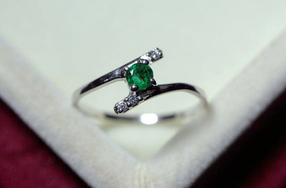 0.15ct Engagement Ring Round Cut Green Emerald Bypass 14k White Gold Finish